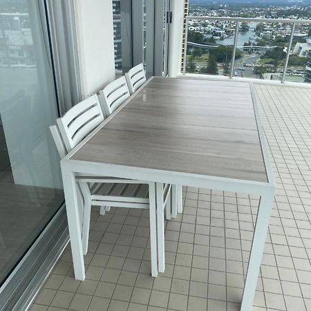Air On Broadbeach - Stunning Ocean Views! โกลด์โคสต์ ภายนอก รูปภาพ