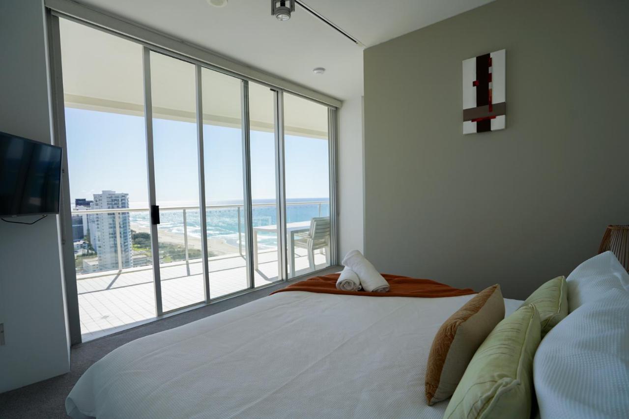 Air On Broadbeach-Stunning Ocean Views โกลด์โคสต์ ภายนอก รูปภาพ